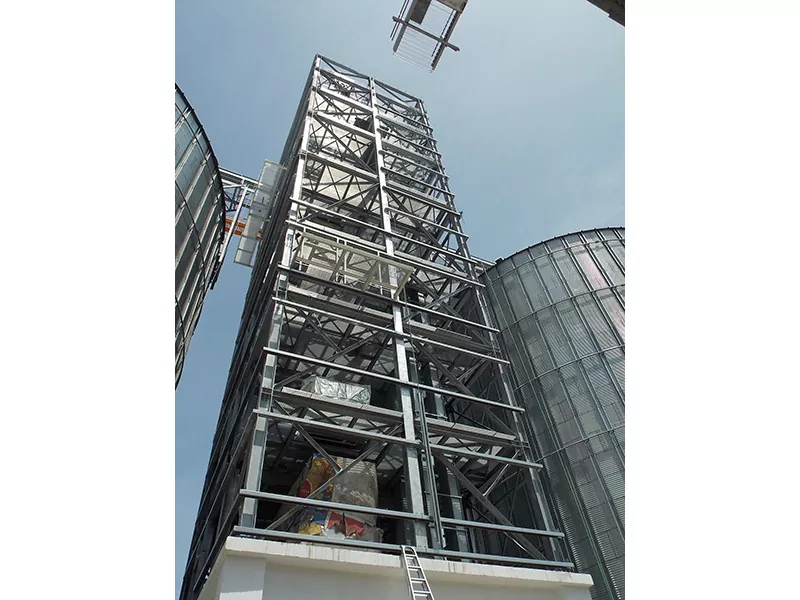 ¿Qué hace que una torre de acero sea esencial en la infraestructura moderna?