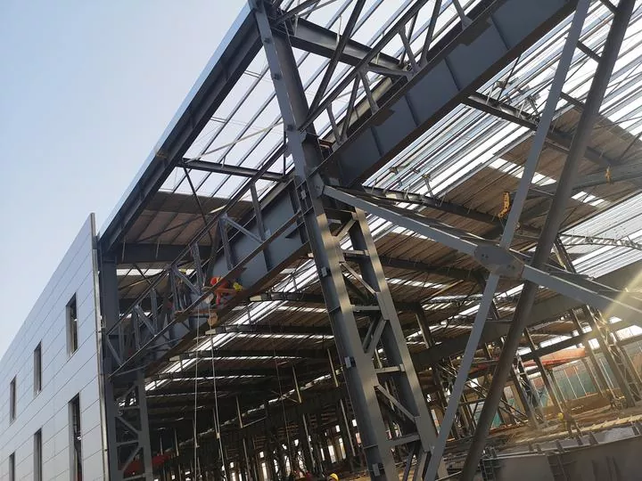 8 preguntas técnicas avanzadas sobre diseño de estructuras de acero y análisis de fallas