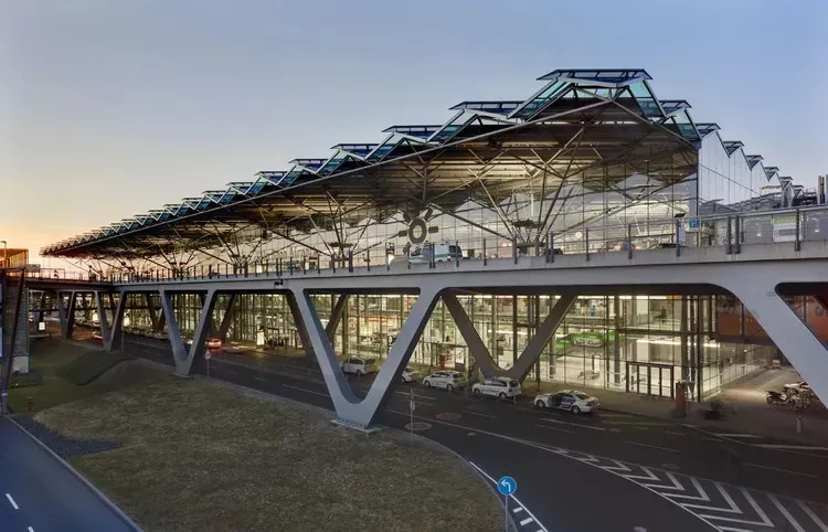 Aeropuerto que apoya la terminal de acero EPC