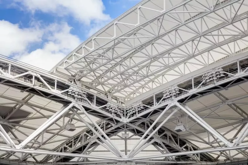 Estaciones con estructura de acero Space Grid