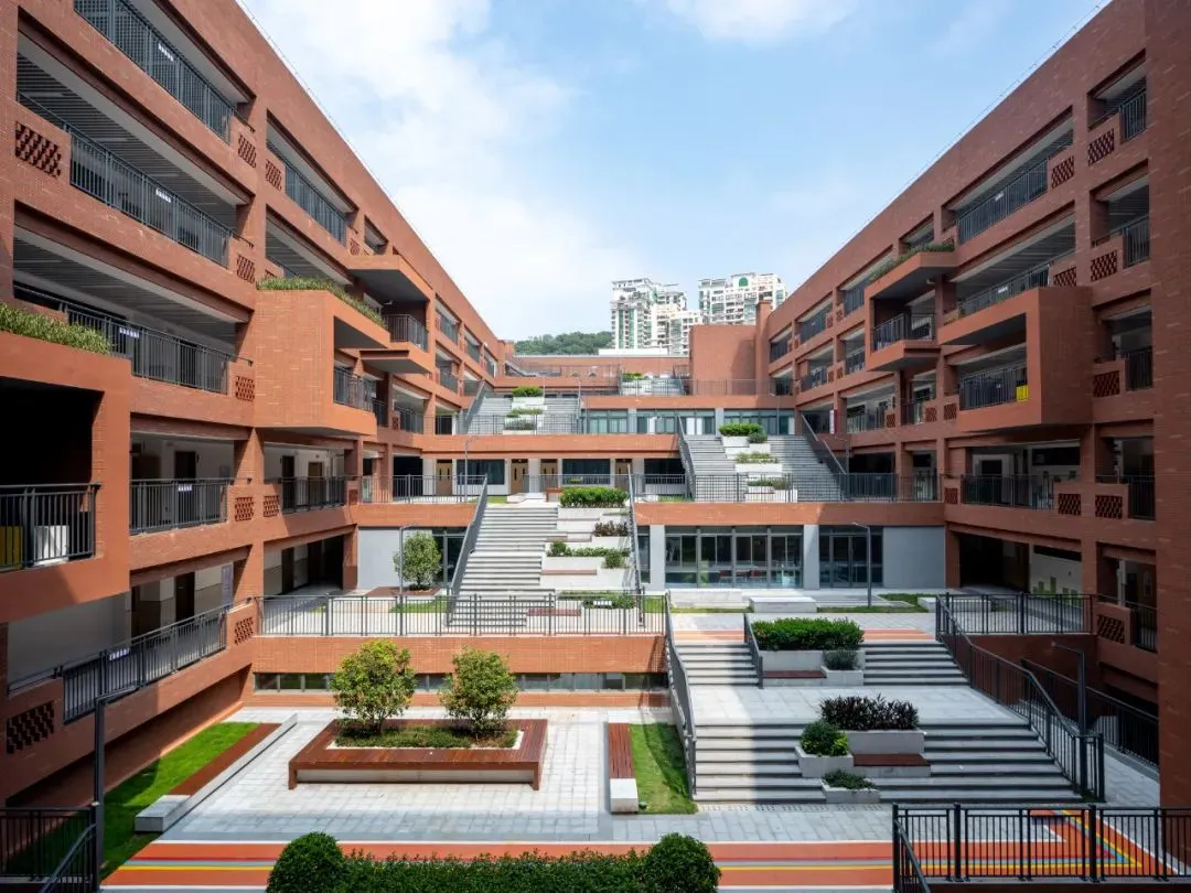 Construcción de acero de escuela secundaria completamente funcional