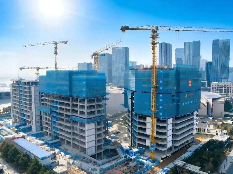 Edificio de oficinas de gran altura con estructura de acero