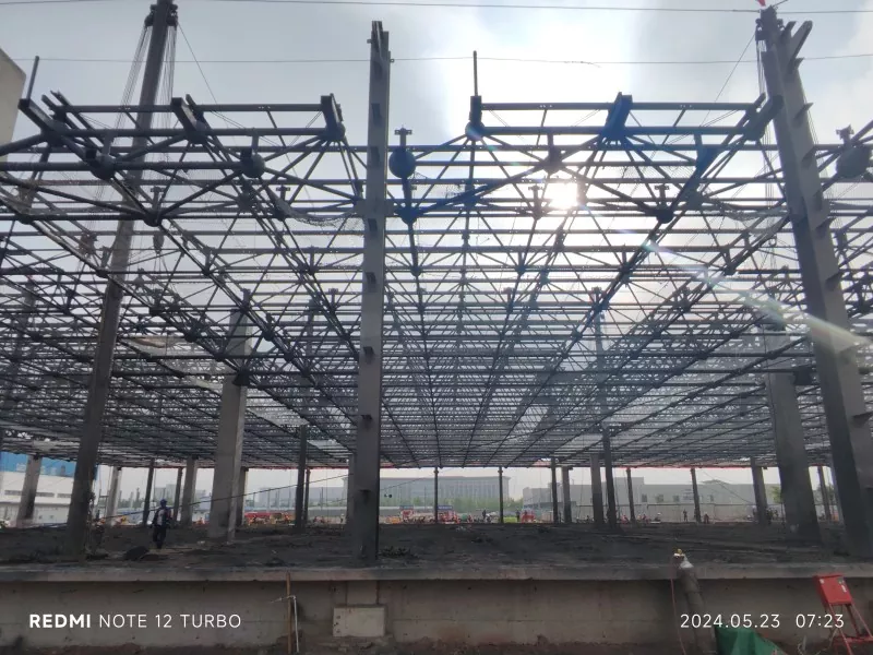 Construcción de almacén con estructura de acero a gran escala