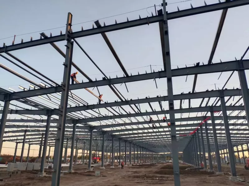 Construcción de almacén con estructura de acero a gran escala
