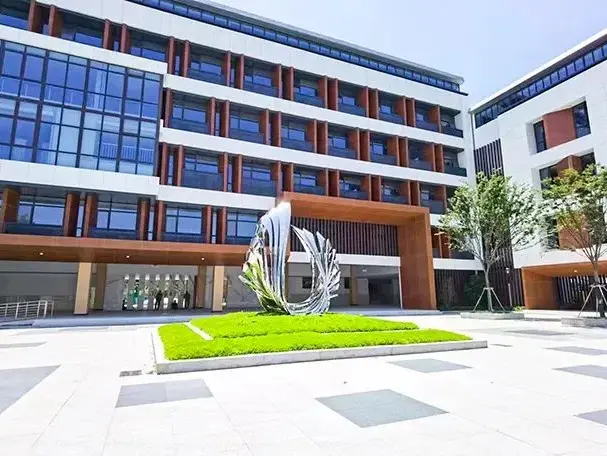 Escuela de estructura de acero ligero