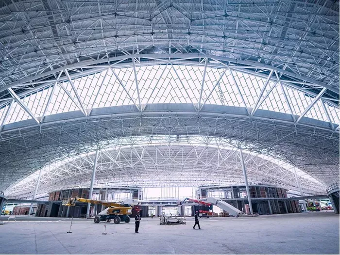 Terminal de aerolínea de bajo costo con estructura de acero