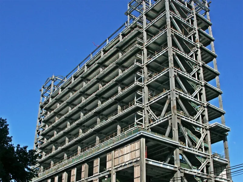 Edificio residencial con estructura de acero