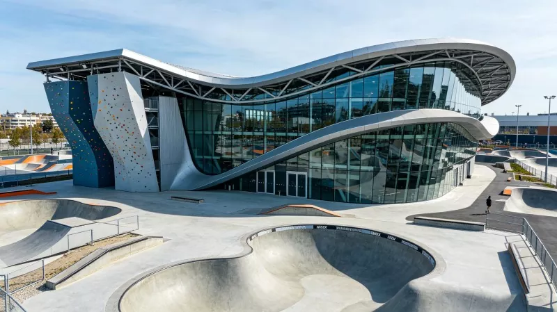 Centro Integral de Deportes Extremos con Estructura de Acero